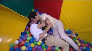 Roi y Gonzalo se besan en una piscina de bolas en la próxima entrega de '¿Quién quiere casarse con mi hijo?'