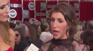 Mayim Bialik deja planchados a los reporteros en la alfombra roja: "Sé cálculo, soy neurocientífica"