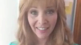 Lisa Kudrow se mete de nuevo en la piel de Valerie Cherish para saludar a los seguidores de 'The Comeback' en Twitter