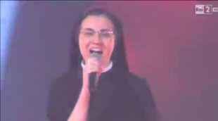 Sor Cristina cantó "La copa de la vida" con Ricky Martin en 'La Voz Italia'