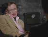 John Oliver y Stephen Hawking: la entrevista más divertida al científico