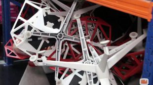 Las sillas de 'El topo' o las lámparas de 'La noria', objetos que todavía se guardan en el almacén de Mediaset