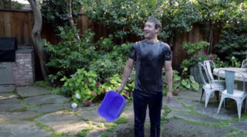 Mark Zuckerberg se suma al reto del cubo de agua helada