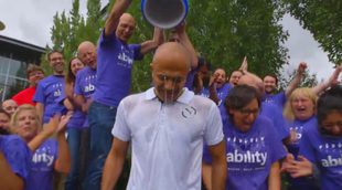 Satya Nadella, CEO de Microsoft, hace el reto del cubo de agua helada