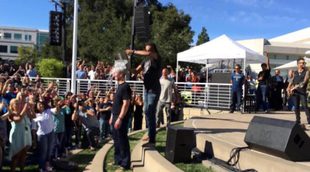 Tim Cook, CEO de Apple, realiza el reto del cubo de agua helada