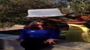 Oprah Winfrey cumple el reto del cubo de agua helada