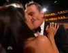 El beso de Bryan Cranston y Julia Louis-Dreyfus en los Emmy 2014