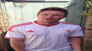 Joe Dempsie ('Juego de tronos') cumple el reto del cubo de agua helada