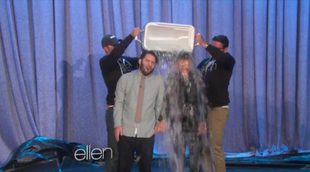 Ellen DeGeneres realiza el "ice bucket challenge"