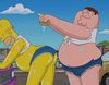 Peter Griffin y Homer Simpson, sexys y sudorosos lavando un coche juntos