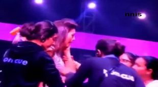Gauahar Khan, instantes después de ser abofeteada por un espectador