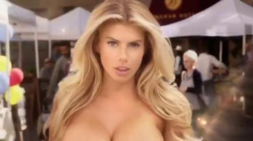 Una modelo semidesnuda y una hamburguesa, protagonistas del anuncio más polémico de la Super Bowl 2015