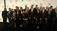 Los Reyes posan junto a los rostros de Antena 3 en la gala del 25 aniversario