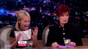 "La Reina de Inglaterra se tira muchos pedos", el debate en 'The Talk'