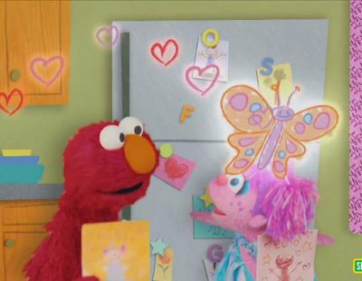 Elmo celebra junto a Abby un San Valentín muy especial en 'Barrio Sésamo'