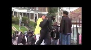 Una madre reconoce a su hijo por televisión en los disturbios de Baltimore y le saca a golpes