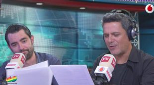Alejandro Sanz deja por un instante 'La Voz' para dirigir los informativos con Dani Mateo