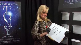 ¿Cuánto mide Kristin Chenoweth? en la promo de los Tony 2015