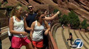 Sam Smith hace un photobomb en una entrevista de TV y nadie le reconoce