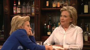 Hillary Clinton participó por sorpresa en 'SNL' imitando a Donald Trump y cantando