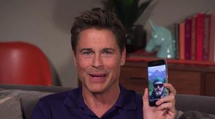 Rob Lowe enseña a usar Grindr, "una aplicación para los fans de 'The Grinder'"