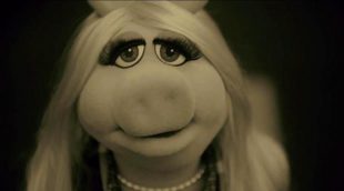La Señorita Piggy parodia a Adele en el videoclip de "Hello"