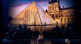 Homenaje de Celine Dion a las víctimas de los atentados de París en los AMAs